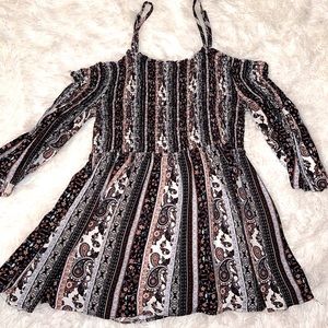 Blouse with shoulders out